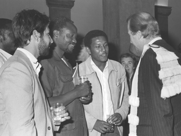Prins Albert ontmoet enkele buitenlandse studenten - collectie Universiteitsarchief UGent